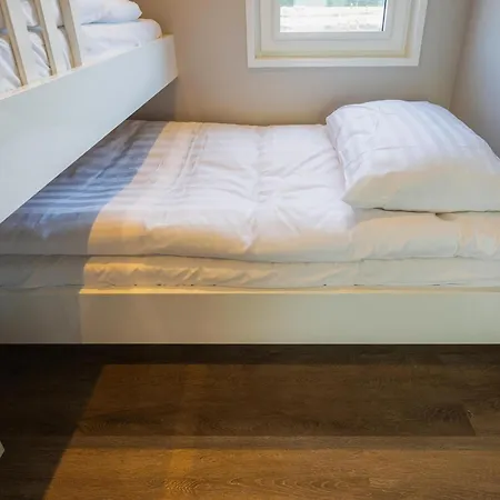 2 Bedroom Amazing In 度假居 福尔特赫伊曾