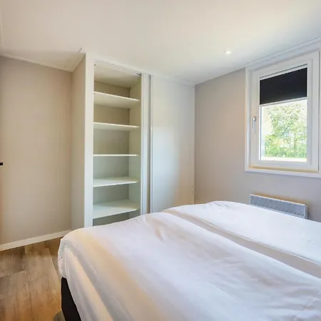 2 Bedroom Amazing In 福尔特赫伊曾