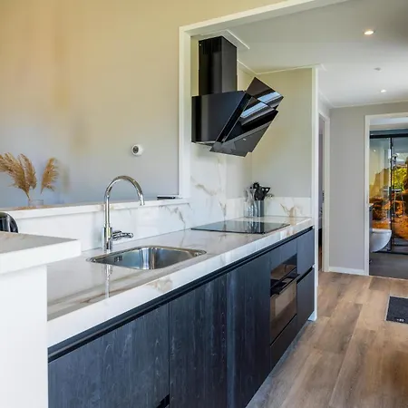 Stunning In With Jacuzzi Holiday home